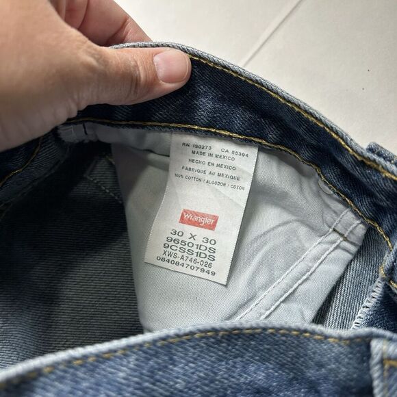Wrangler Jeans Mens 30x30 Blue Straight Leg Mid Rise Medium Wash Cotton Denim - Picture 3 of 6